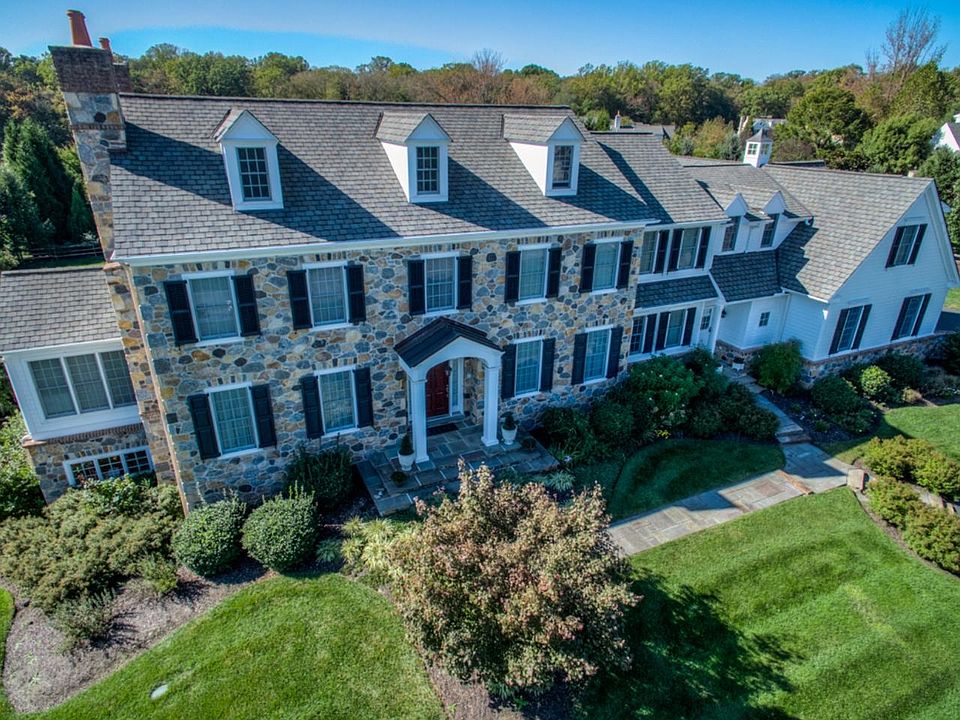 1st image of 104 Paired Oaks Ln