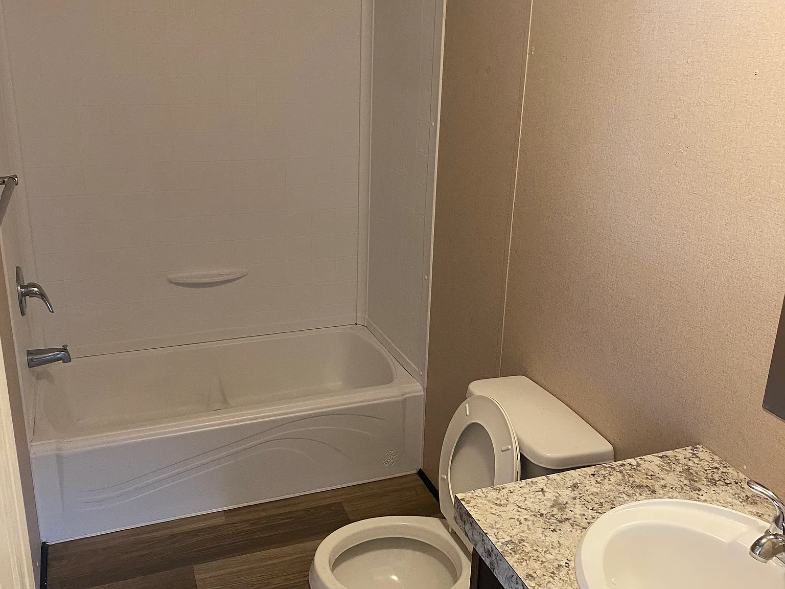 2 bed, 840 sqft, $875 — Photo 2