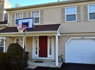 209 Butternut Ln #209, Streamwood, IL 60107