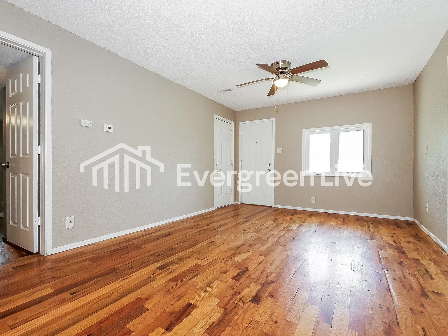 3 bed, 2.0 bath, 1074 sqft, $1,345 — Photo 4