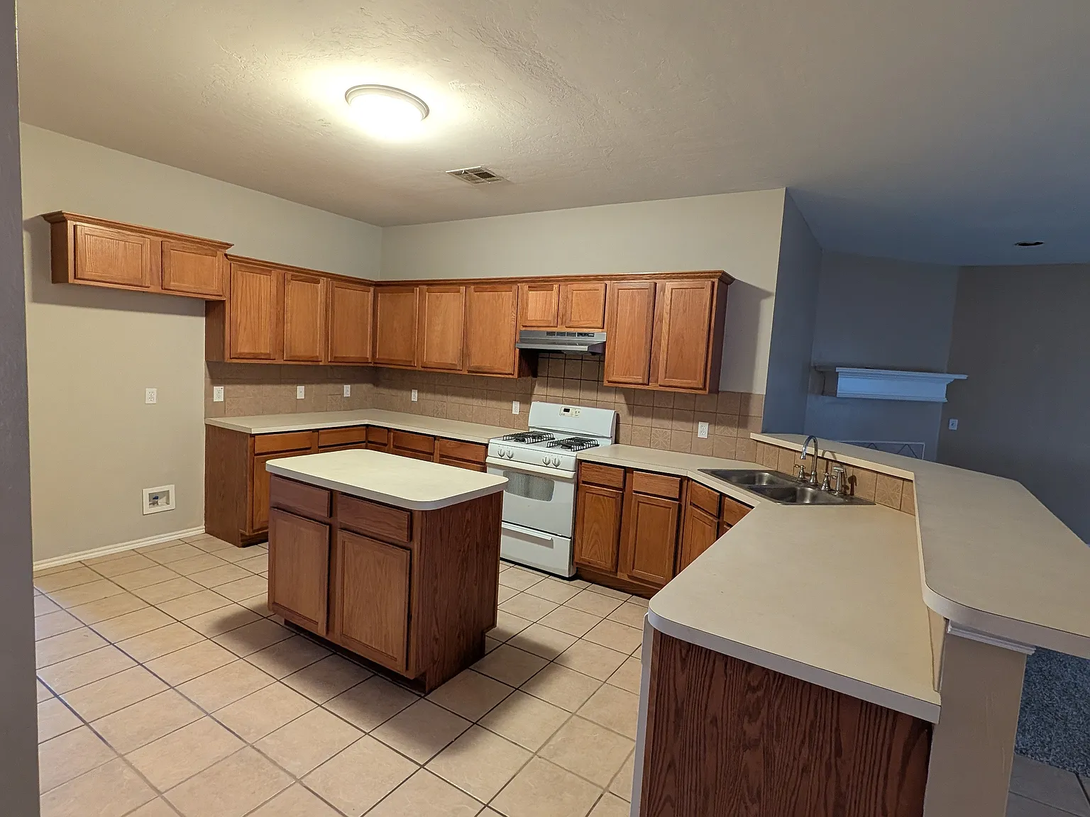 3 bed, 1847 sqft, $1,700 — Photo 3