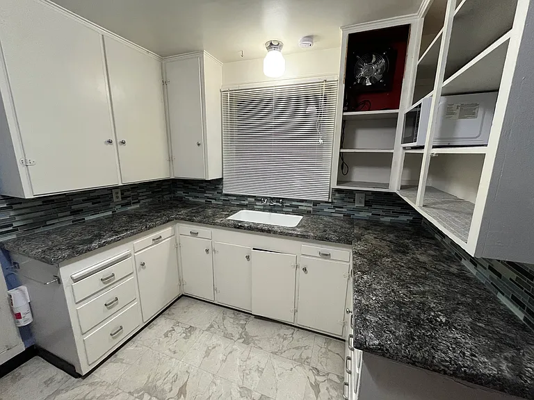 5824 NE 35th Ave — Photo 11