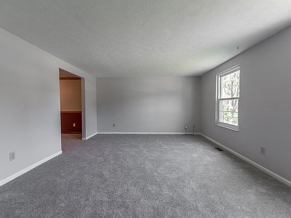 4th image of 4200 Fox Hollow Dr