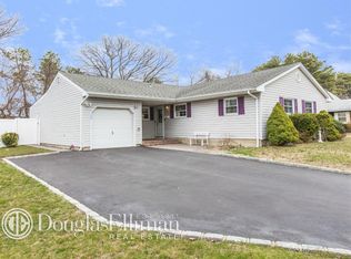 51 Potomac Ln, Sayville, NY 11782