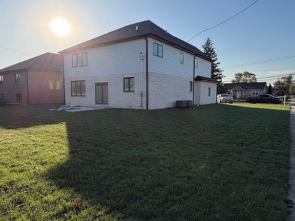 3rd image of 6558 W 85th St