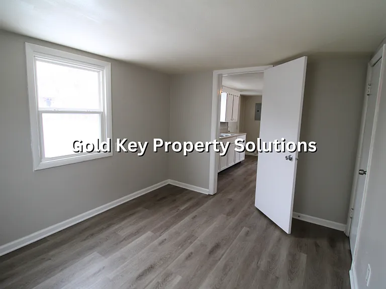 2324 Chase St — Photo 13