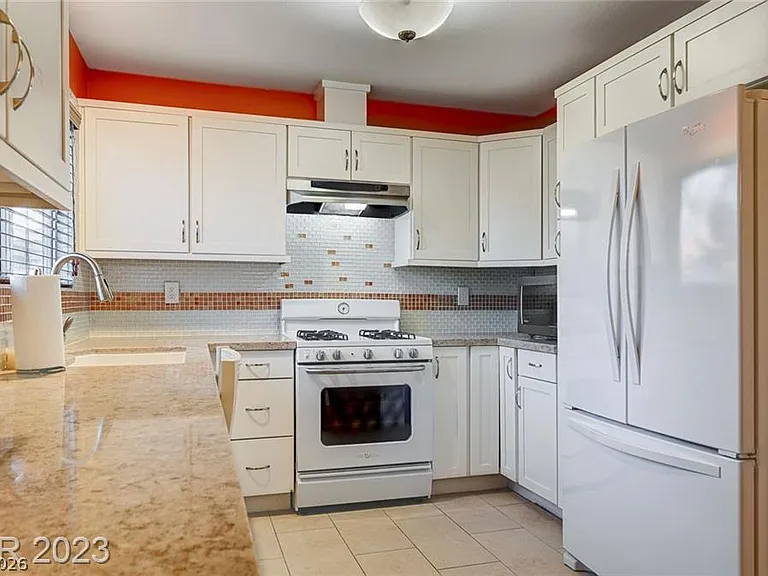 760 Thousand Oaks Dr — Photo 3