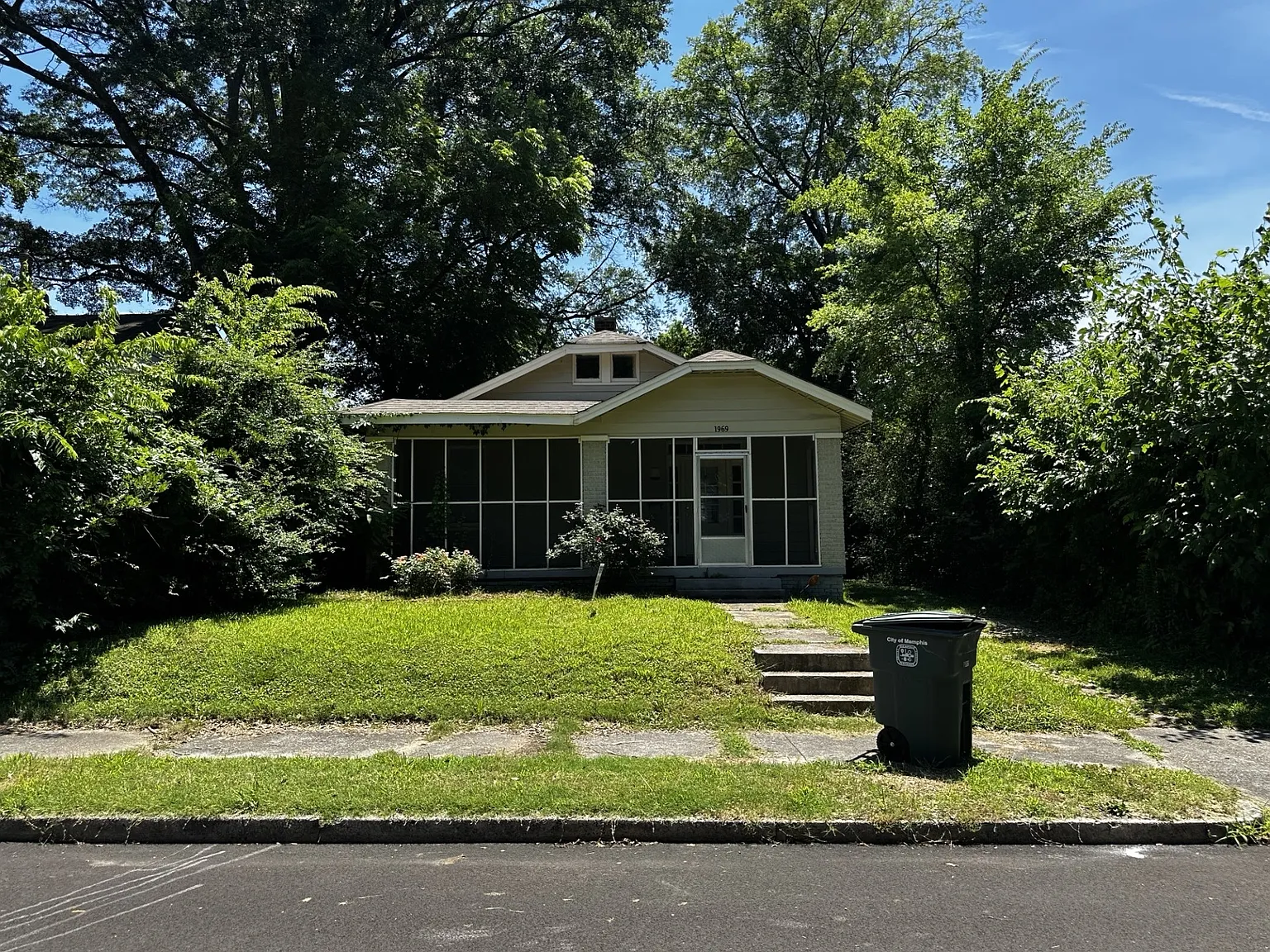 3 bed, 1.5 bath, 1344 sqft, $1,295 — Photo 1