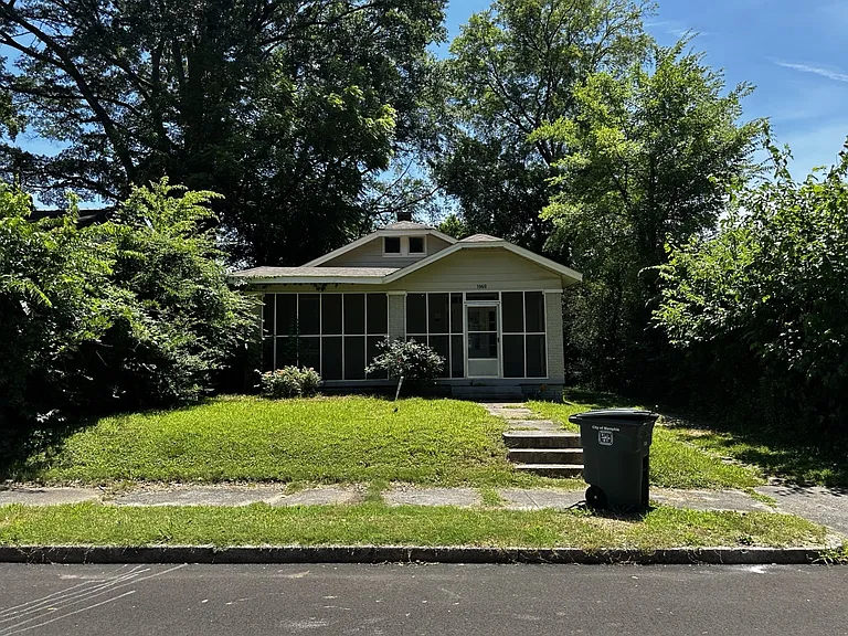 1969 Manila Ave — Photo 1