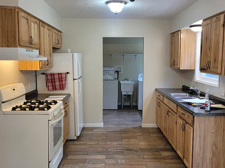 237 Jackson St — Photo 3