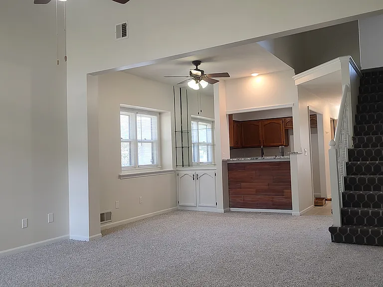 501 SW Hoke Ln — Photo 7