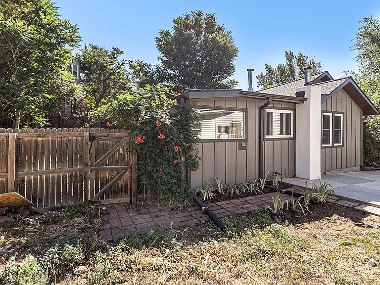 405 Pearl St — Photo 21