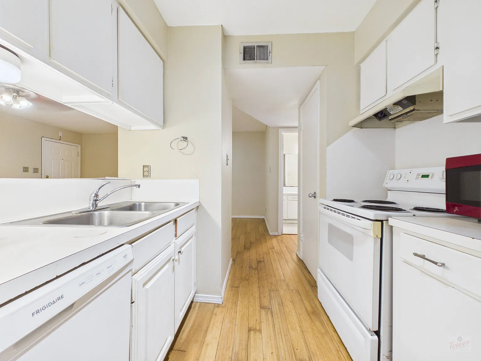202 E 45th St Apt 203 — Photo 2