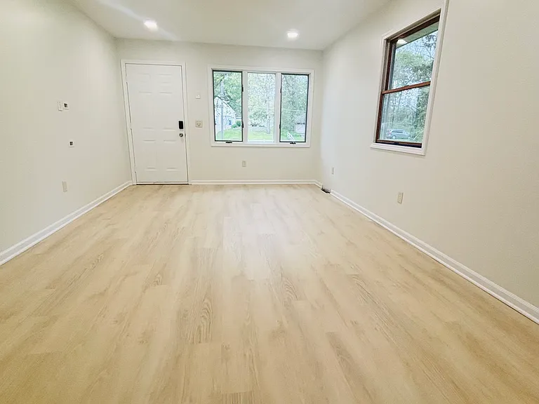 424 Winona Ave NW — Photo 2