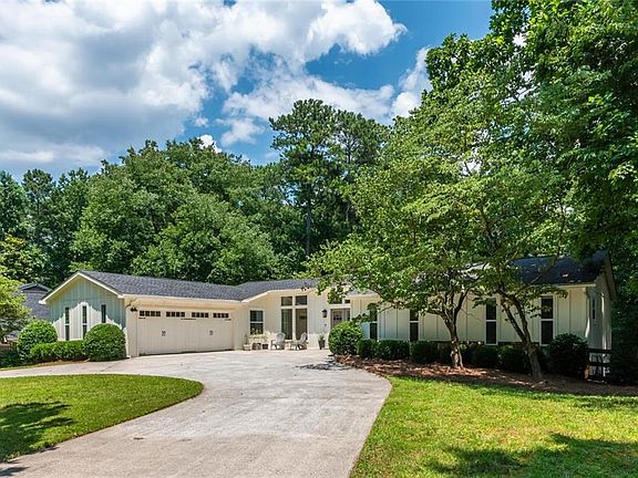 2nd image of 2680 Salzburg Dr