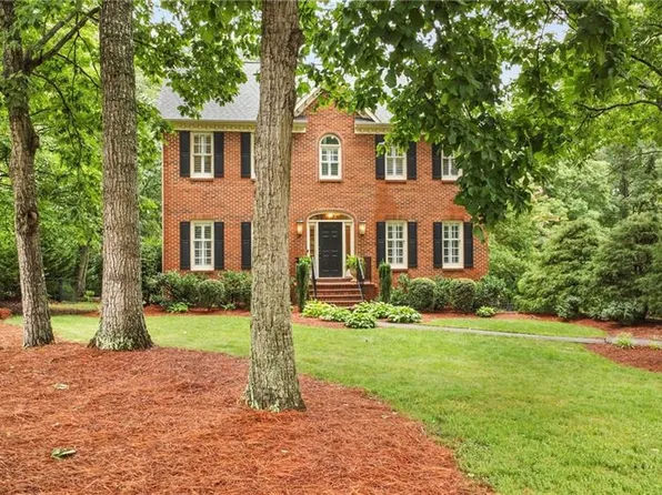 5473 Heritage Oaks Ln, Winston Salem, NC 27106