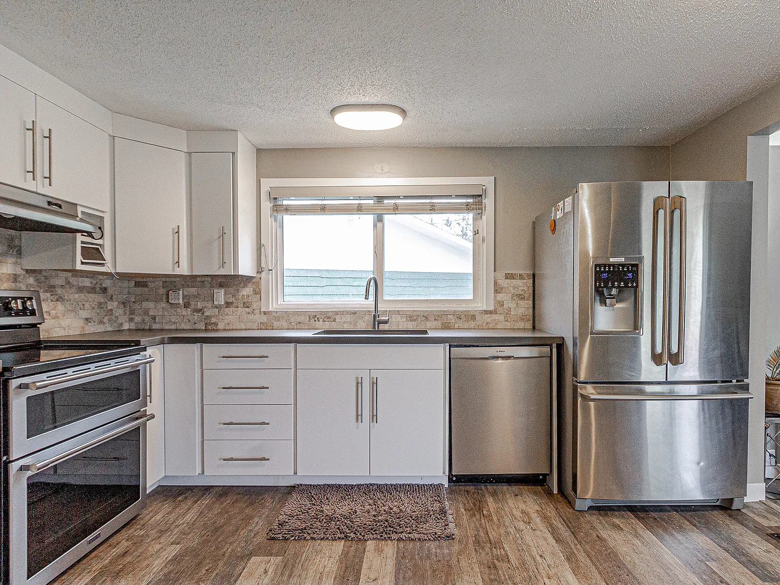 5 Bed/3 Bath Renovated House With Massive Back Yard In Woodlands! Pet Friendly! — Photo 4