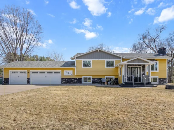 7728 Carole Dr, Lino Lakes, MN 55014