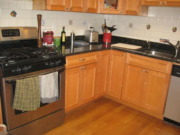92 Pleasant St #2, Brookline, MA 02446