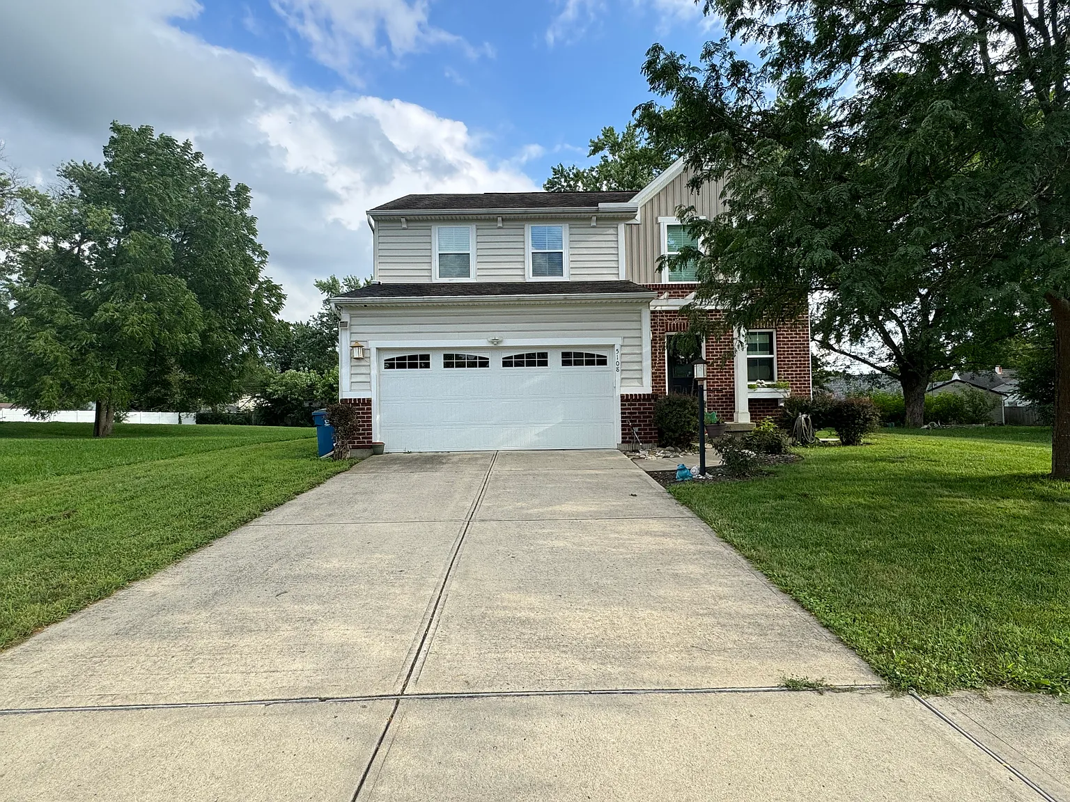 3 bed, 2.5 bath, 1687 sqft, $2,145 — Photo 2