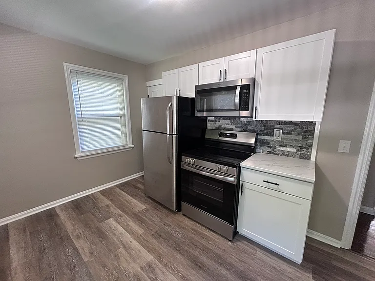 5305 Charloe St — Photo 6
