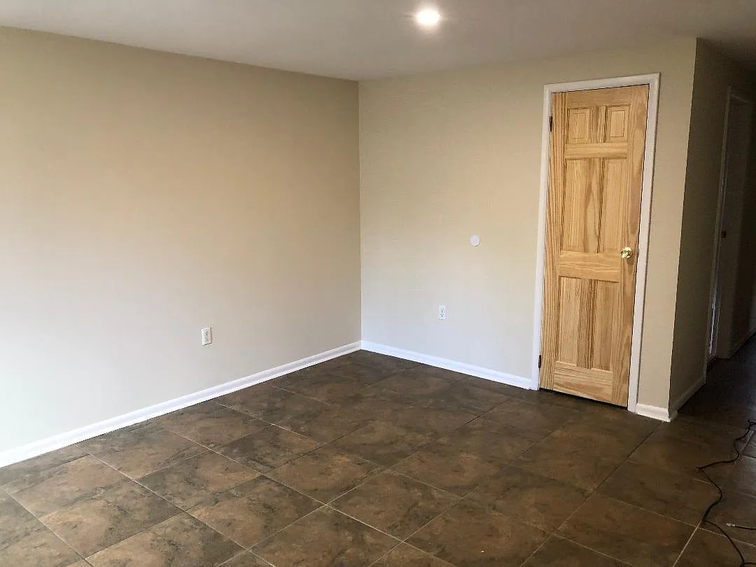 3 bed, 1158 sqft, $2,400 — Photo 4