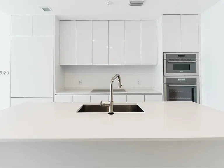 700 NE 24th St #2905 — Photo 5