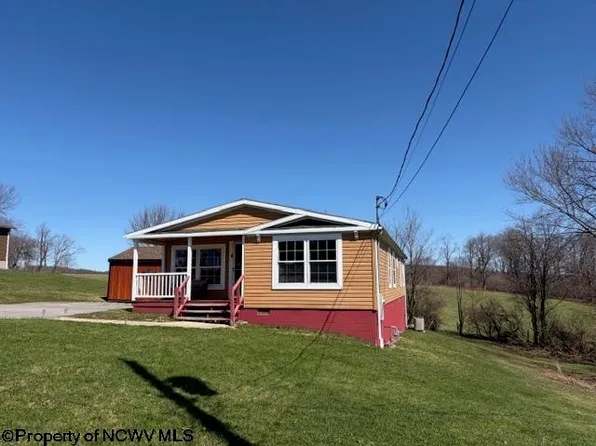104 Clement St, Terra Alta, WV 26764