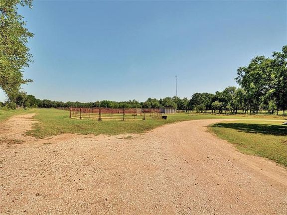 3rd image of 450 County Road 203