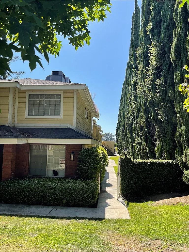 2 bed, 1100 sqft, $2,650 — Photo 2