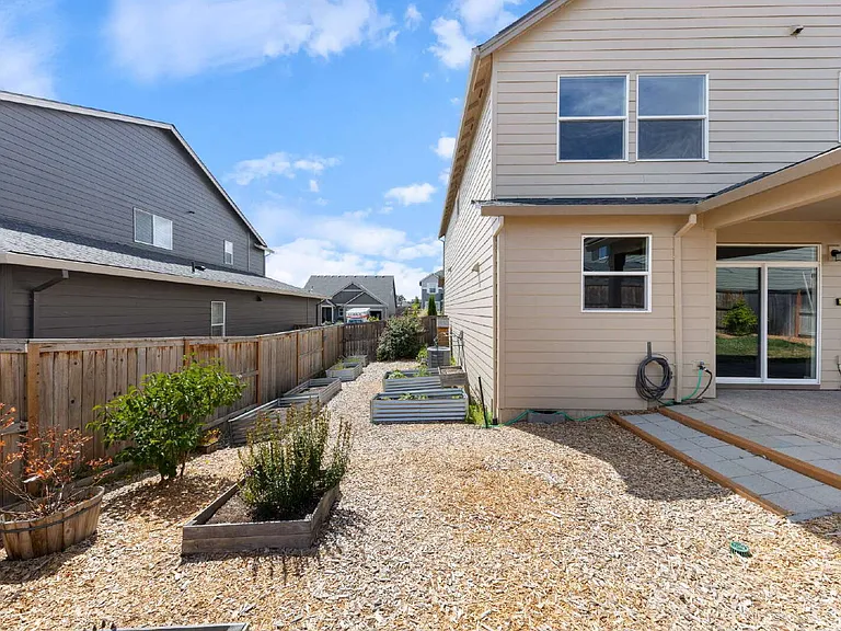 1722 N Kalapuya Pl — Photo 48