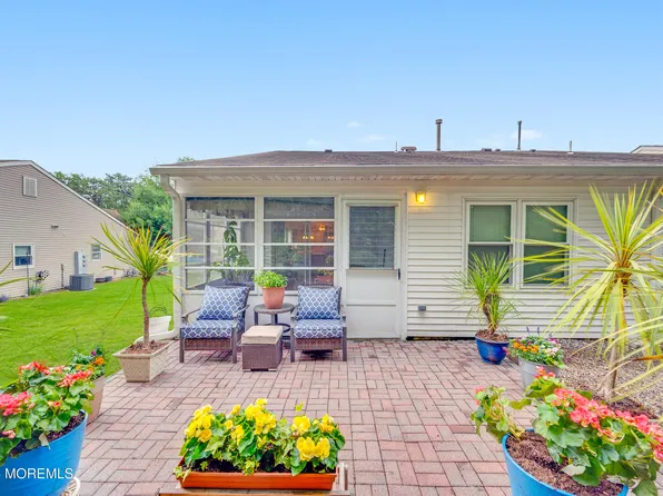 28 Nicole Court, Lakewood, NJ 08701