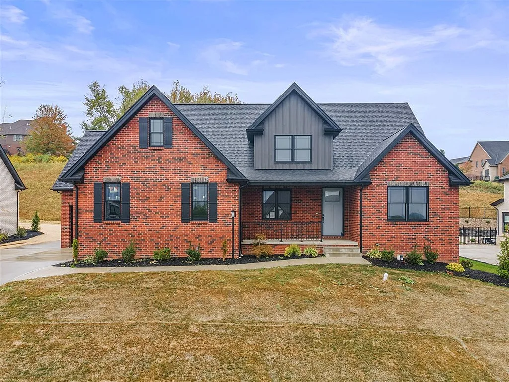 1037 Skyline Dr photo 1