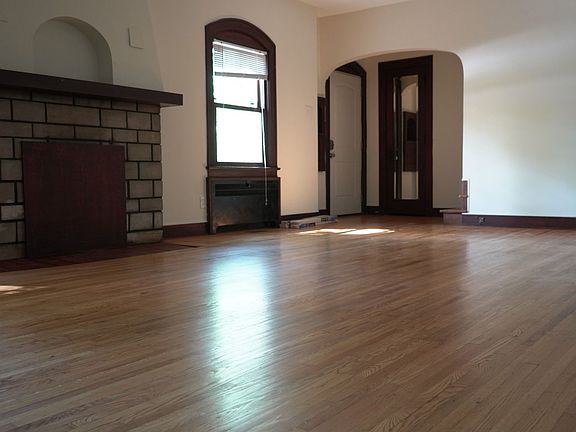 3rd image of 706 N Washington St