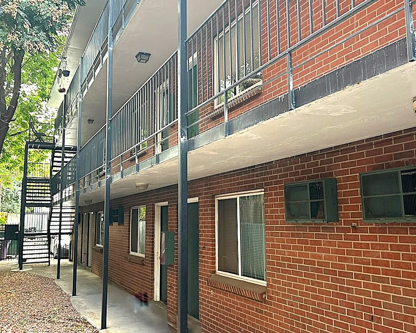 1455 N High St St Charles Apartments — Photo 2