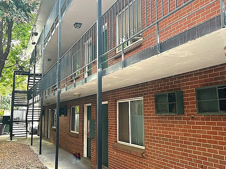 1455 N High St St Charles Apartments — Photo 2