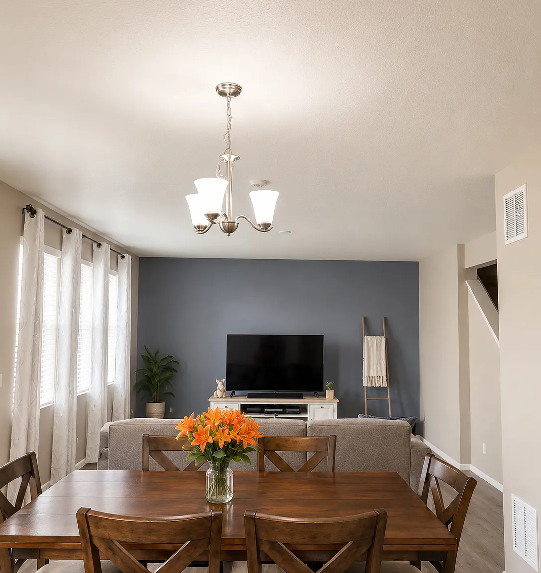 5 bed, 2744 sqft, $4,200 — Photo 4