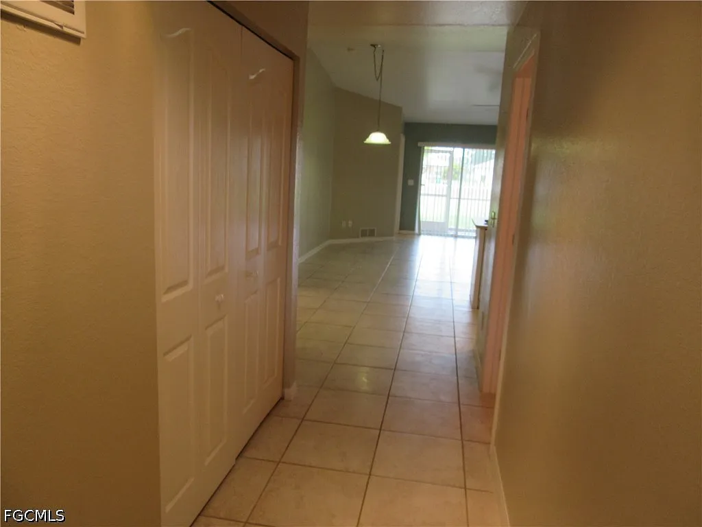 3 bed, 2.0 bath, 1259 sqft, $1,800 — Photo 2