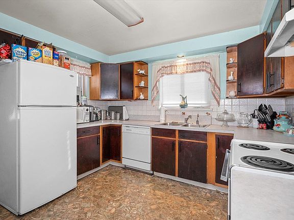 5th image of 4004 N Post St