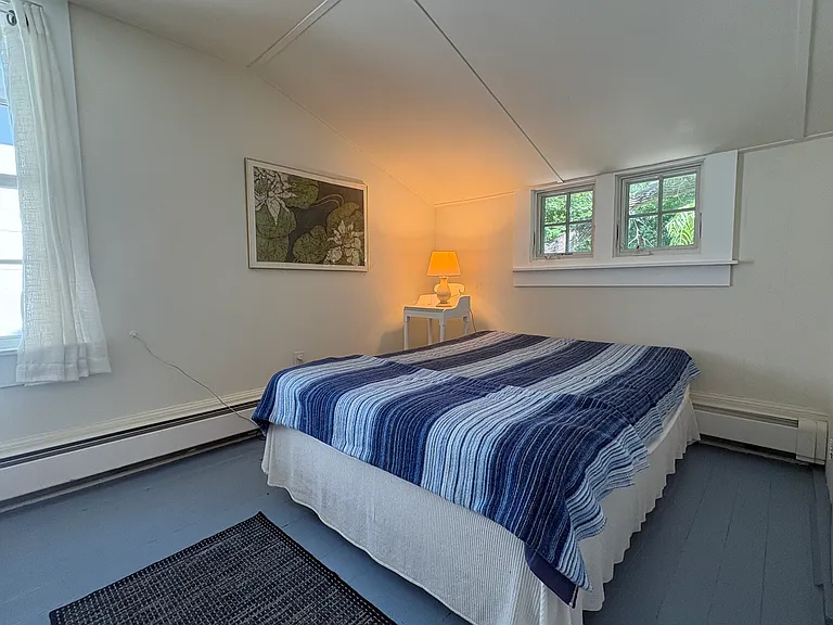 528 Third Beach Rd — Photo 14