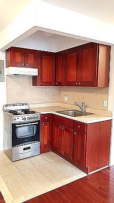 3rd image of 3123 Crescent St APT 6D