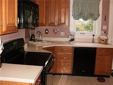 5th image of 130 Underwood Ave