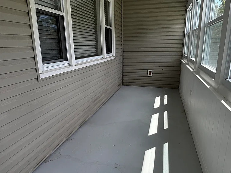 2245 Edgar Rd — Photo 2