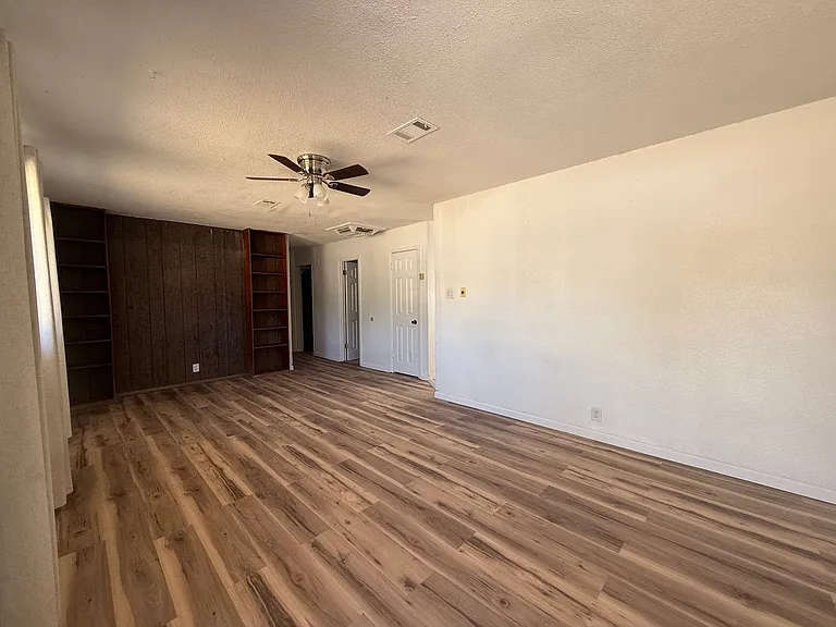 809 Spruce Ave — Photo 3
