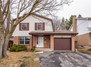 135 Vintage Cres, Kitchener, ON N2P 1L1