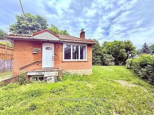 1 Lundy Ave photo 1