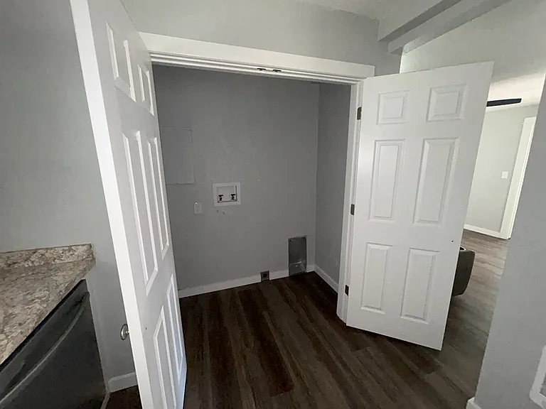 266 Jackson St — Photo 9