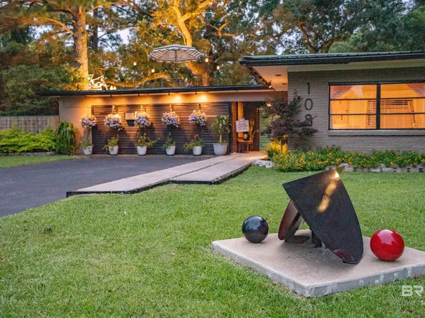 108 Hospital Dr, Fairhope, AL 36532
