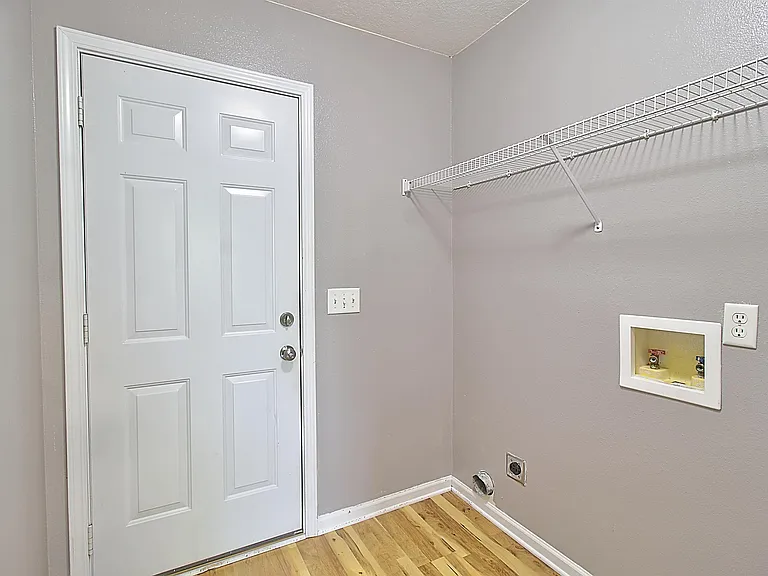 403 Banks St — Photo 10