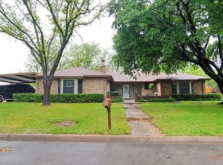 340 Suttonwood Dr, Fort Worth, TX 76108
